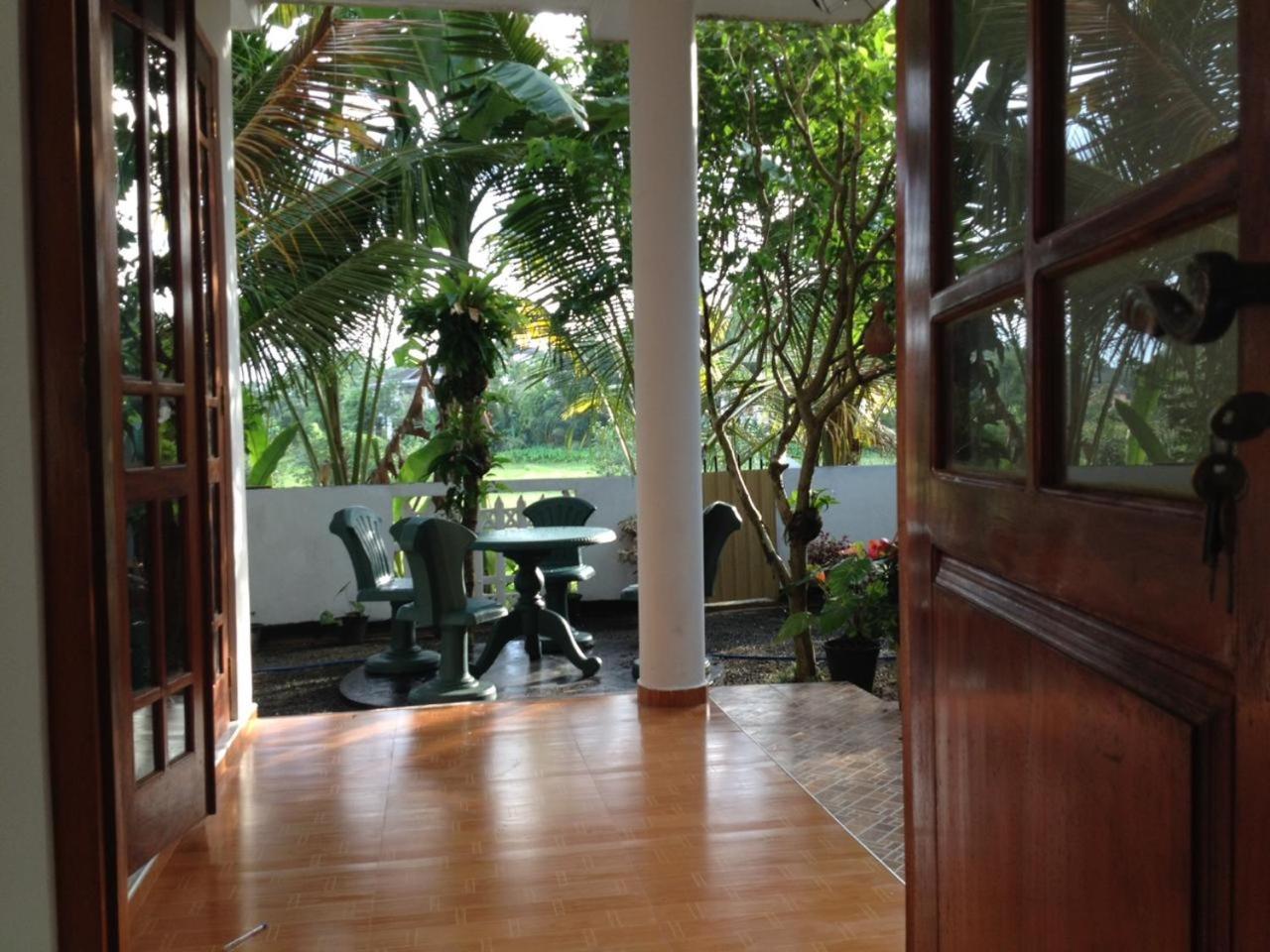 Happy Villa Hikkaduwa Bagian luar foto