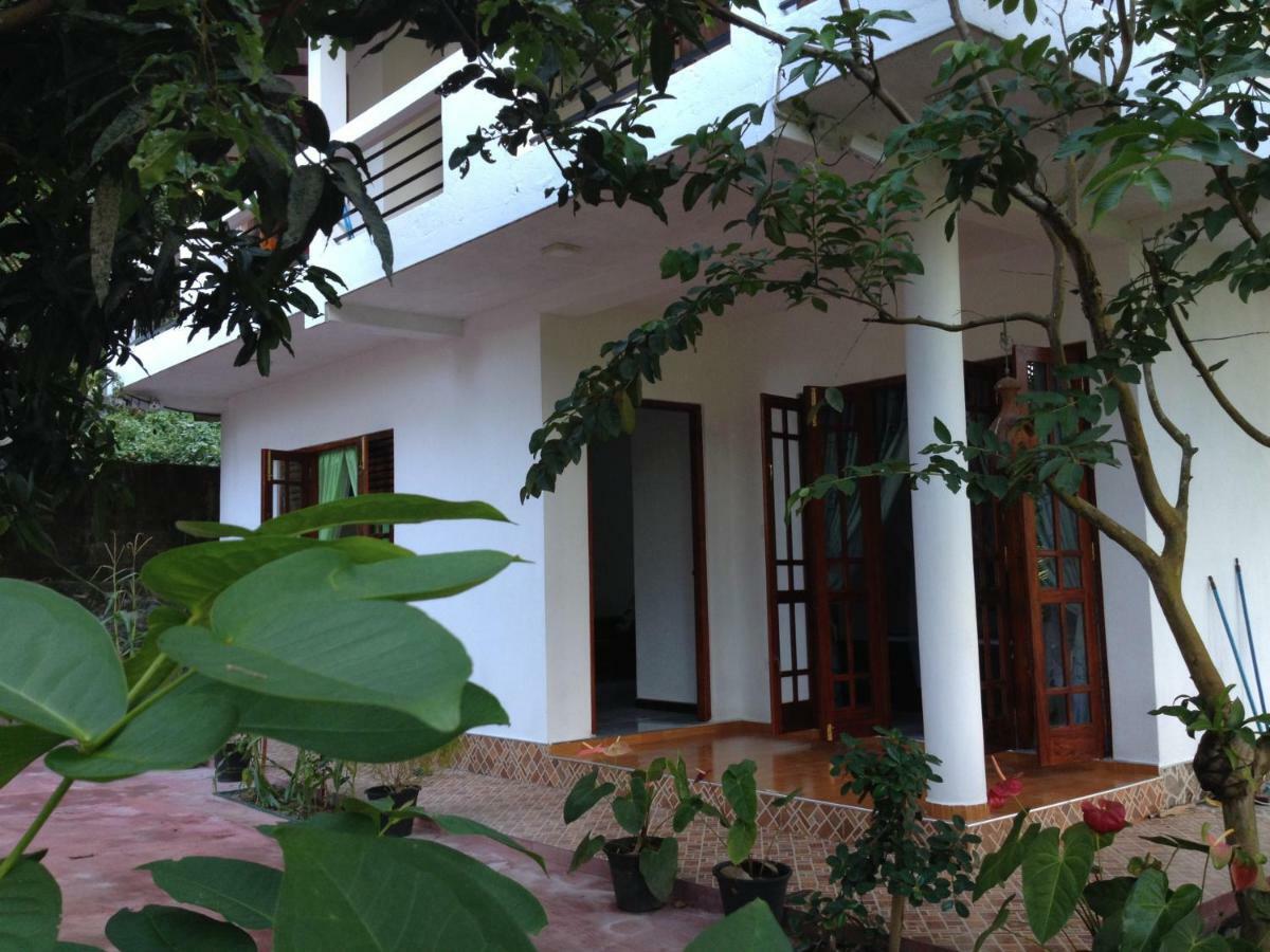 Happy Villa Hikkaduwa Bagian luar foto