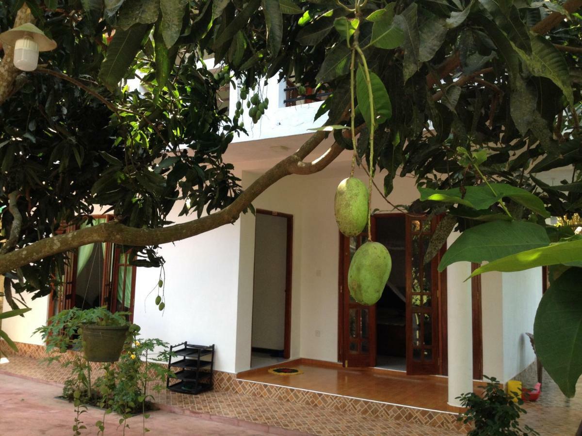 Happy Villa Hikkaduwa Bagian luar foto