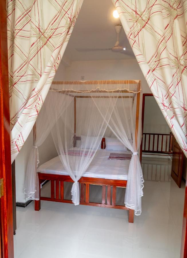 Happy Villa Hikkaduwa Bagian luar foto
