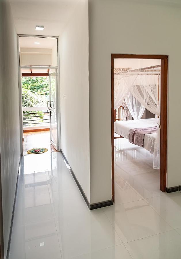 Happy Villa Hikkaduwa Bagian luar foto